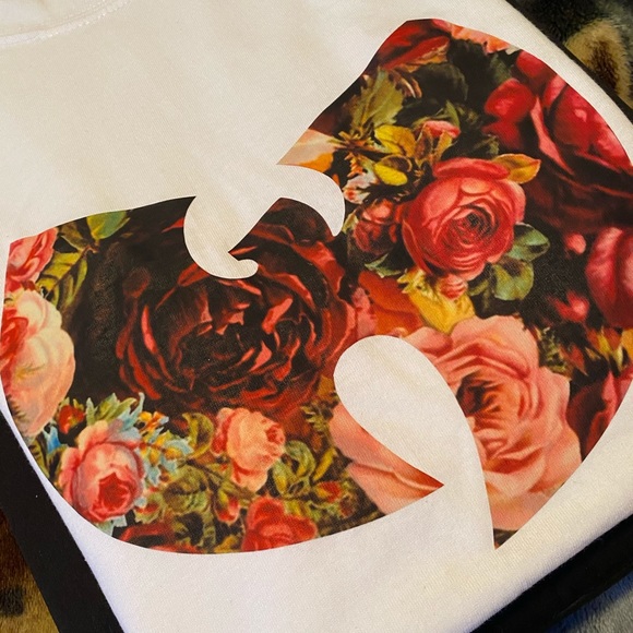 UNISEX ROSE FLORAL WU - TANG BEAUTIFUL TEE!! - Picture 3 of 8